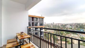 Apartamento clásico, balcón, vistas a la ciudad | Vistas desde la habitación