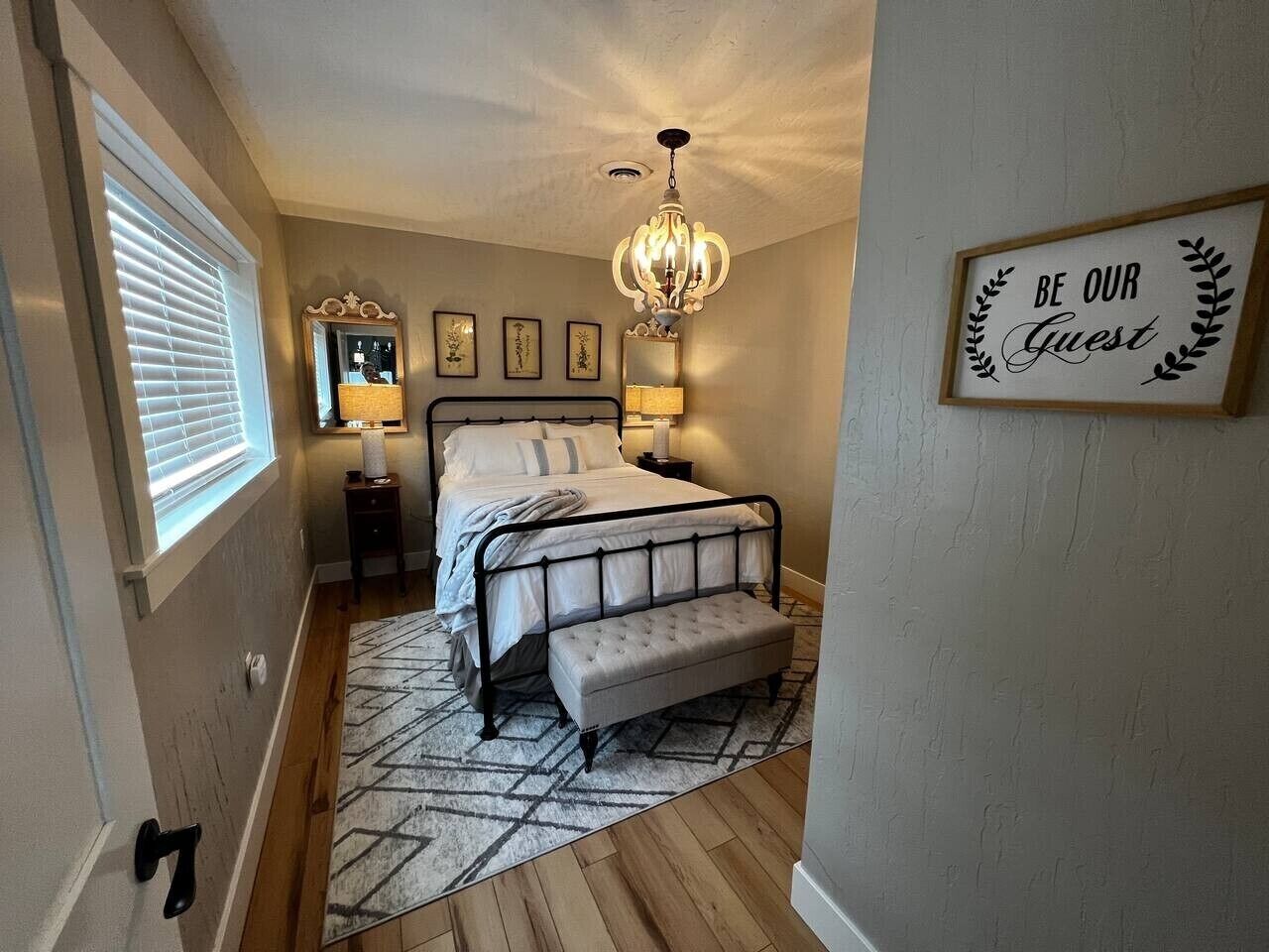 Desk, iron/ironing board, travel cot, WiFi