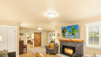 TV, fireplace