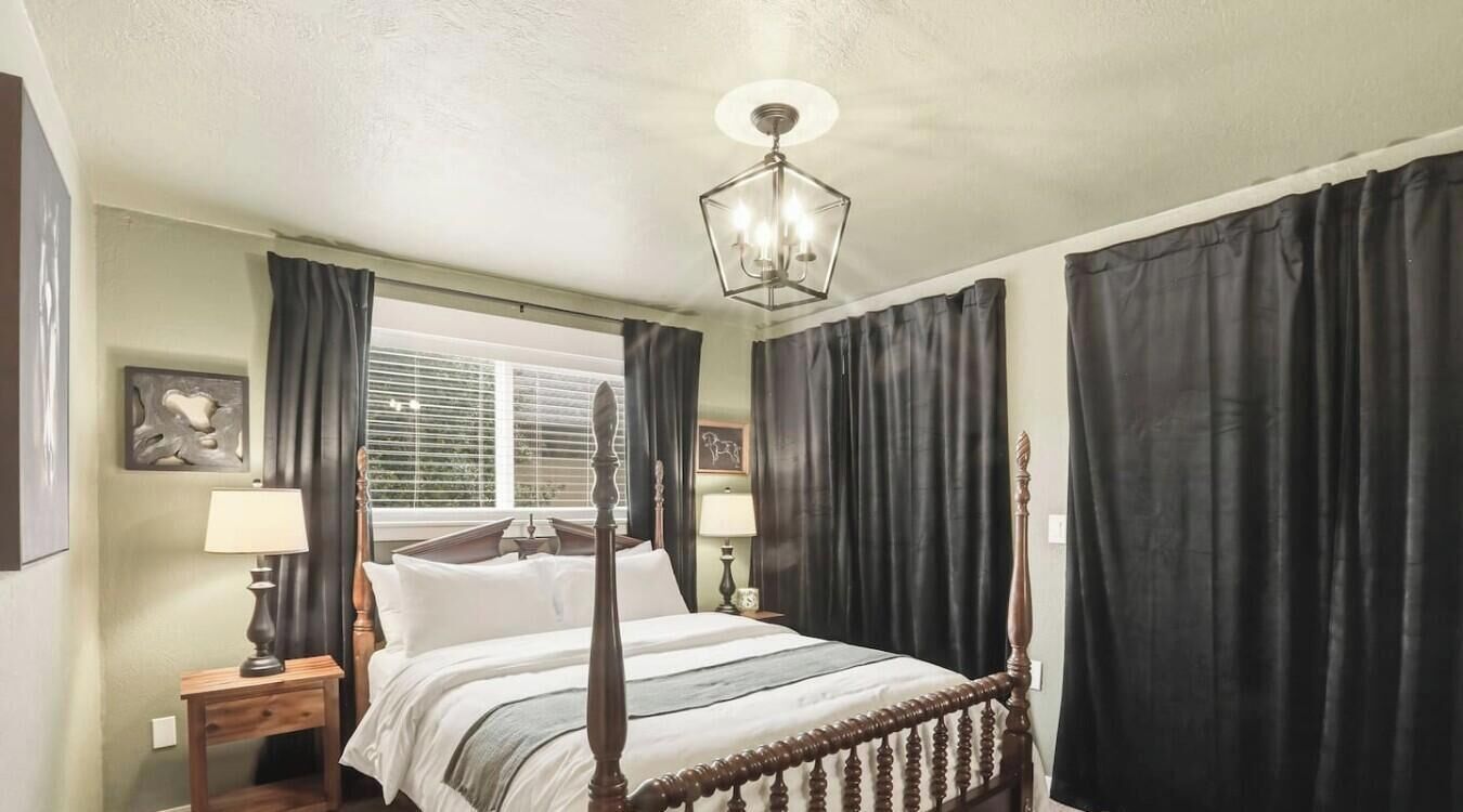 Desk, iron/ironing board, travel crib, WiFi