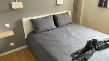 1 chambre, fer et planche à repasser, Wi-Fi, draps fournis