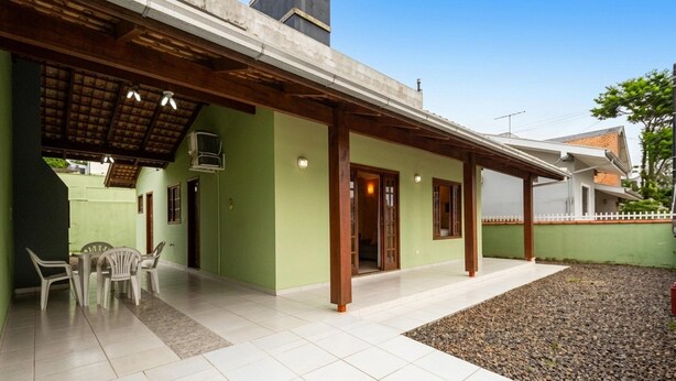 Unclassified image, 1 of 7, button - House With Barbecue Grill (Picarras)