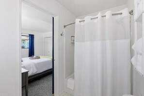 Cuna de viaje, wifi y ropa de cama 