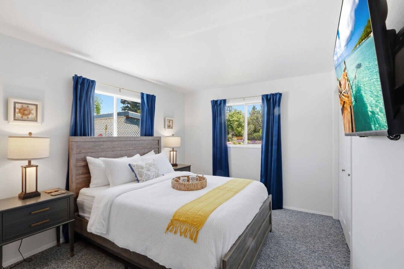 Travel cot, WiFi, bed sheets