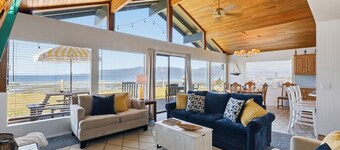 Little Blue - BEACH FRONT on Samish Island