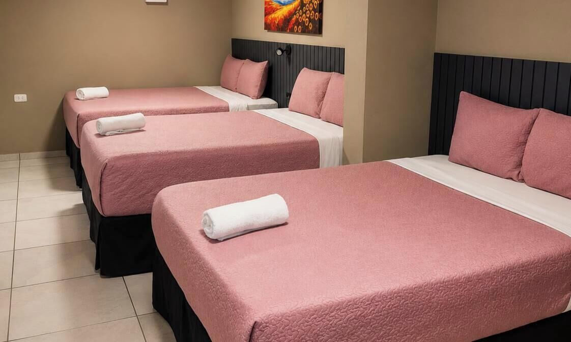 Chambre Familiale, plusieurs lits, fumeur, service de ménage