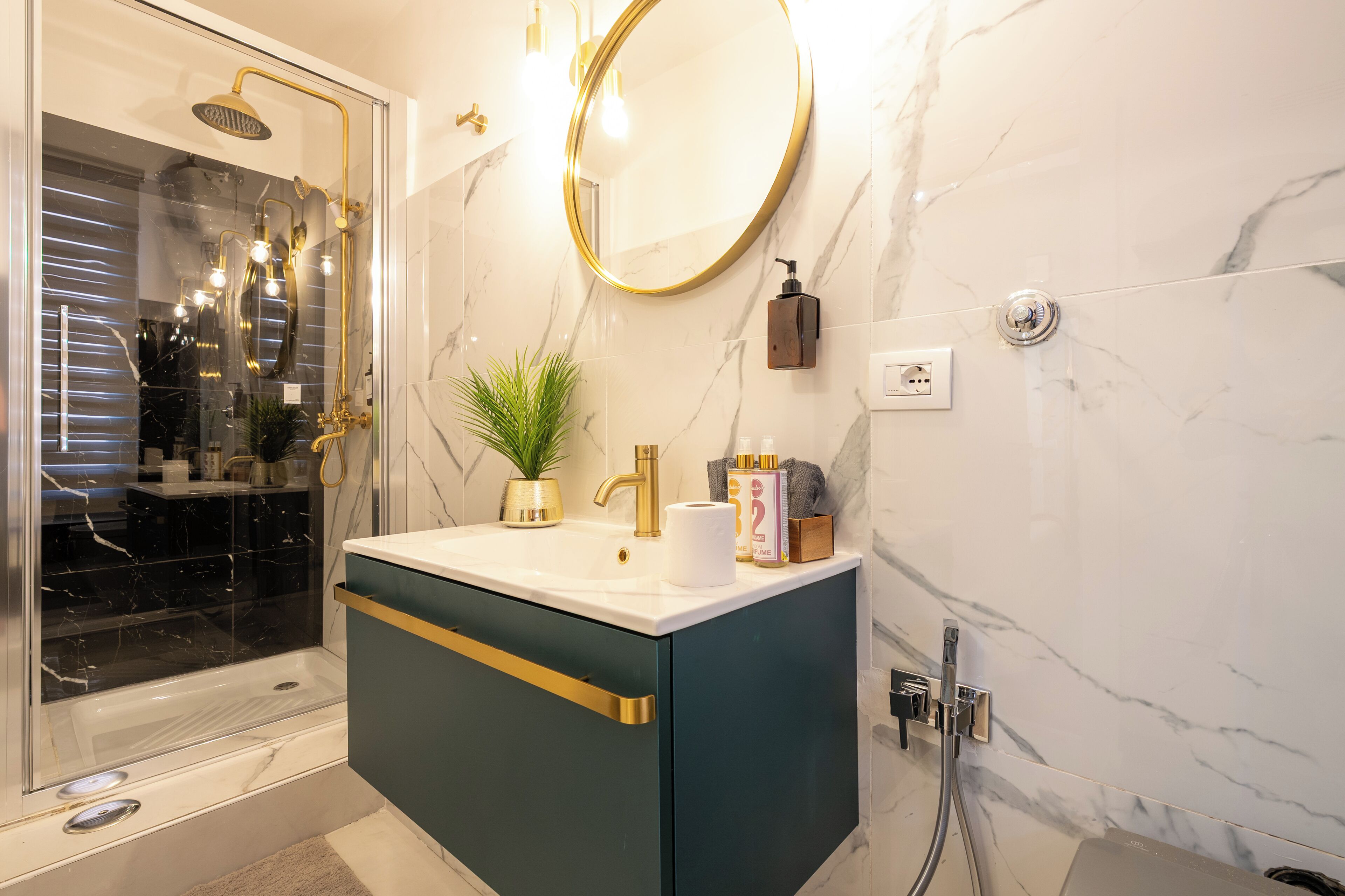 Dusche, Haartrockner, Bidet, Seife
