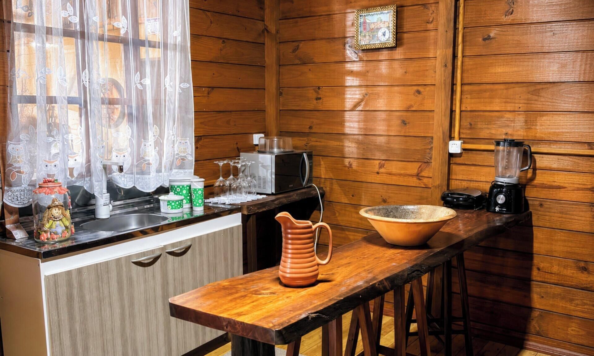 Chalé Sol da Invernadinha - Rancho Queimado/SC | Cozinha privada | Geladeira, micro-ondas, talheres/pratos/utensílios de cozinha