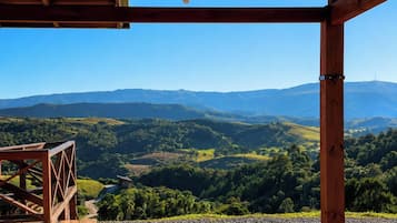 Chalet, 3 Bedrooms, Mountain View | Property grounds