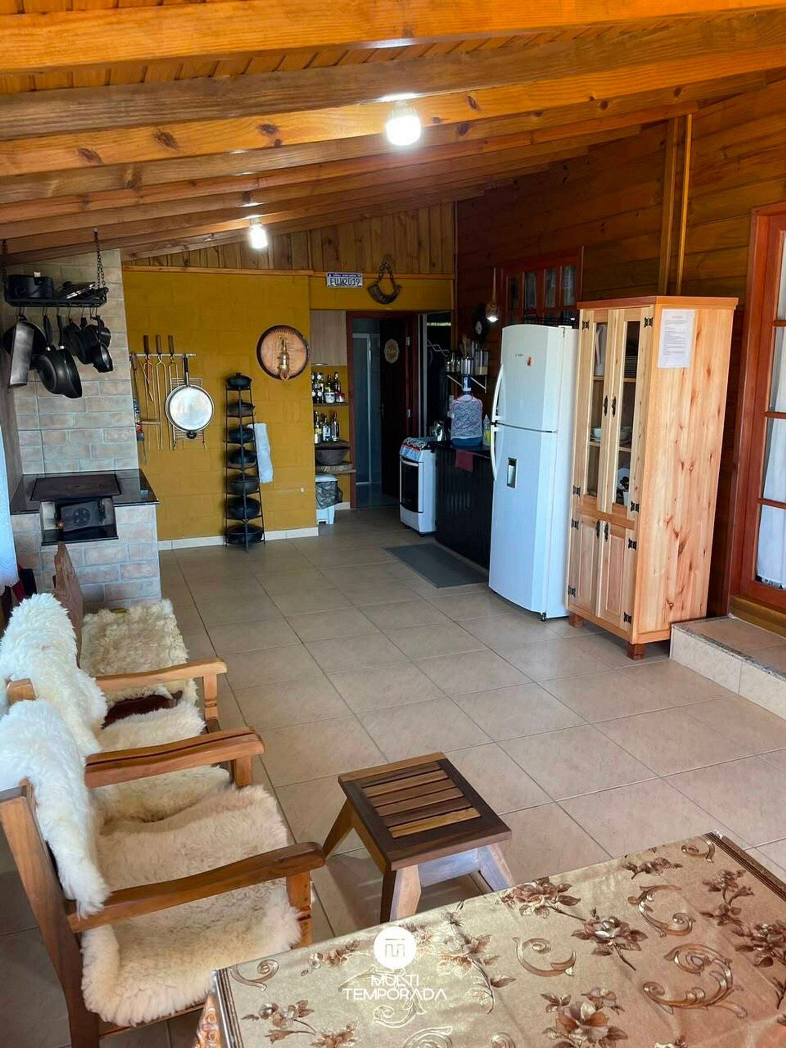 小木屋, 3 間臥室, 山景 | 私人廚房 | 雪櫃、微波爐、廚房用具/餐具/器皿、餐桌