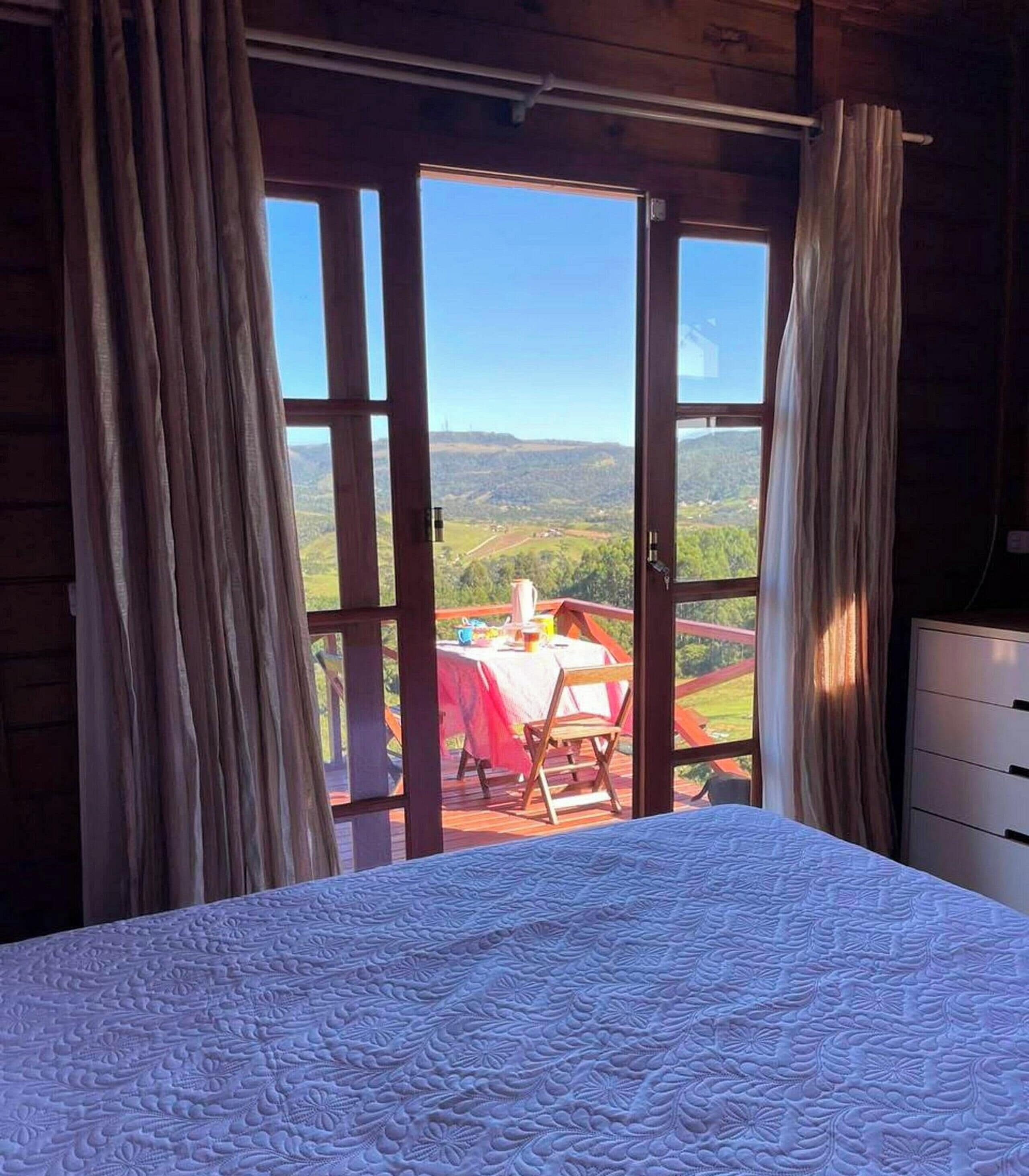 Chalé Sol da Invernadinha - Rancho Queimado/SC | Roupas de cama premium, individualmente decorados