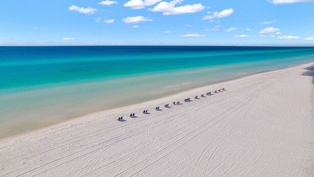 A beach with a clear sky and calm sea. - It's Boé Beach (Panama City Beach)