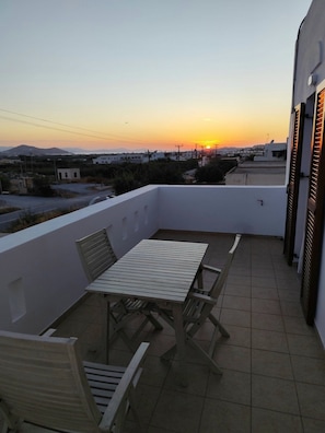 Outdoor dining - Naxos Chora Next (Naxos)