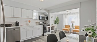 Modren 4BD 2BA Home Near Downtown / Metra