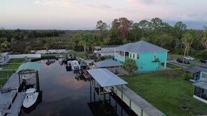 Marina - Beautiful 3/3 on deep water canal. floating dock, kayak ramp, game room (Crystal River)