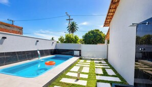 Ferienhaus, 2 Schlafzimmer, Poolzugang, Blick auf den Innenhof | Pool | Außenpool