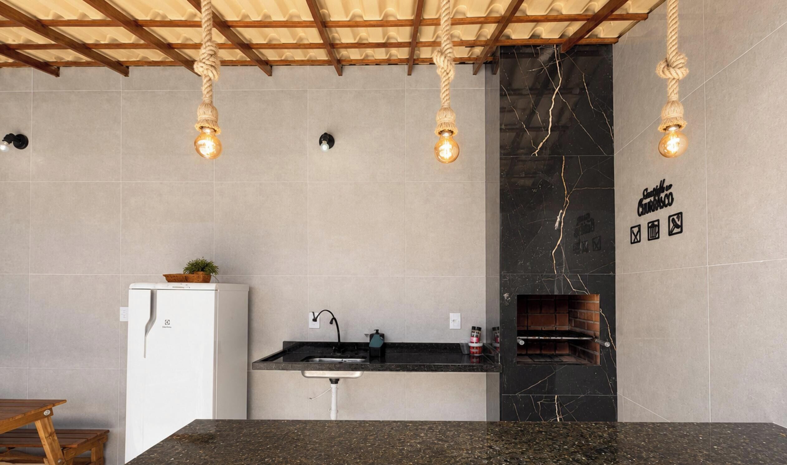 Casa, 2 habitaciones, acceso a la piscina, vistas al patio | Cocina privada | Frigorífico, microondas, utensilios de cocina y mesa de comedor