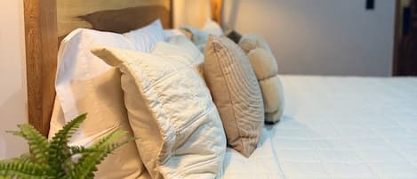 1 bedroom, iron/ironing board, bed sheets