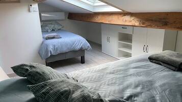 4 slaapkamers, een strijkplank/strijkijzer, wifi, beddengoed