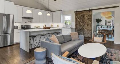 Outdoor Oasis 4-bedroom house with a granite pool in charming East Hampton