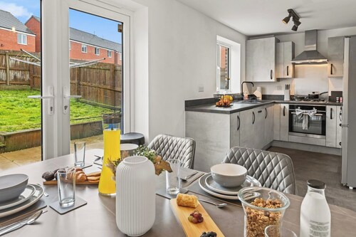 Family-Friendly 3BR Home with Games