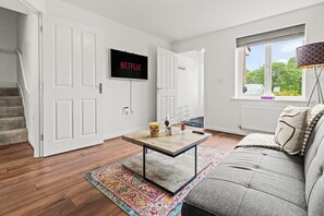 TV, ping pong - Family-Friendly 3BR Home with Games (Blackburn with Darwen)