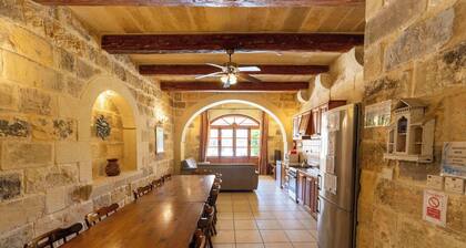 Xaghra 5BDR Farmhouse with Pool by PMI Malta