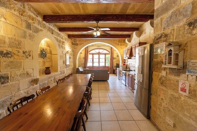Xaghra 5BDR Farmhouse with Pool by PMI Malta