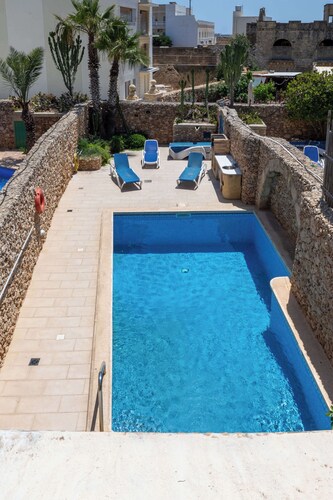 Xaghra 5BDR Farmhouse with Pool by PMI Malta