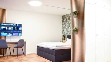 1 bedroom, desk, free WiFi, bed sheets