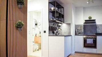 Kühlschrank, Ofen, Herdplatte, Geschirrspüler