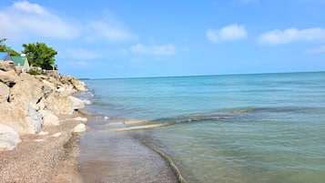 Am Strand, Liegestühle, Strandtücher