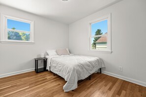 3 chambres, fer et planche à repasser, Wi-Fi gratuit, draps fournis