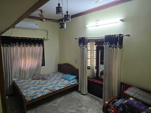 Room - Woodland Cottage, Fabulous 4-bedroom bungalow with AC at Coimbatore (Uppilipalayam)