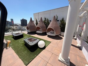 Terrace/patio - Chic Urban Luxury Retreat 1Bedroom Apartment (Los Angeles)