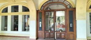 Exterior detail - Studio apartment by the sea (Nice)