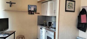 Private kitchen - Studio apartment by the sea (Nice)