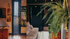 Container Yellow | Interior