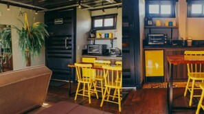 Container Yellow | Interior