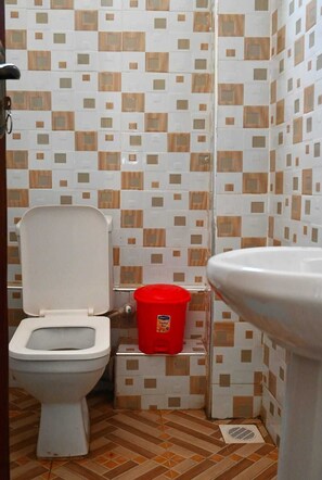 Duplex, Balcony, City View | Bathroom - Odelia Gardens Hotel Limited (Kisumu)