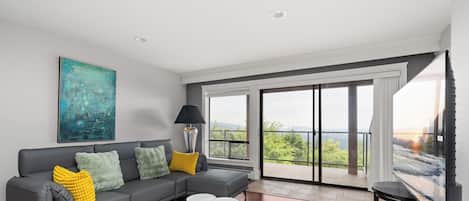 Smart TV, fireplace