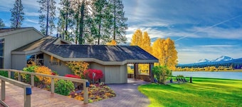 Black Butte Retreat w Resort Amenities, Near Hiking and Bike Trails
