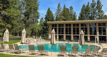 Black Butte Retreat w Resort Amenities, Near Hiking and Bike Trails