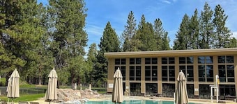 Black Butte Retreat w Resort Amenities, Near Hiking and Bike Trails