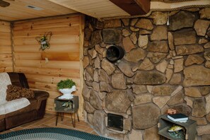 Interior - Lovely 4-bedroom cabin with AC in pleasant Shoals (Shoals)