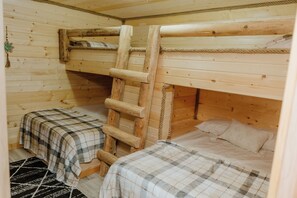 Internet, bed sheets - Lovely 4-bedroom cabin with AC in pleasant Shoals (Shoals)