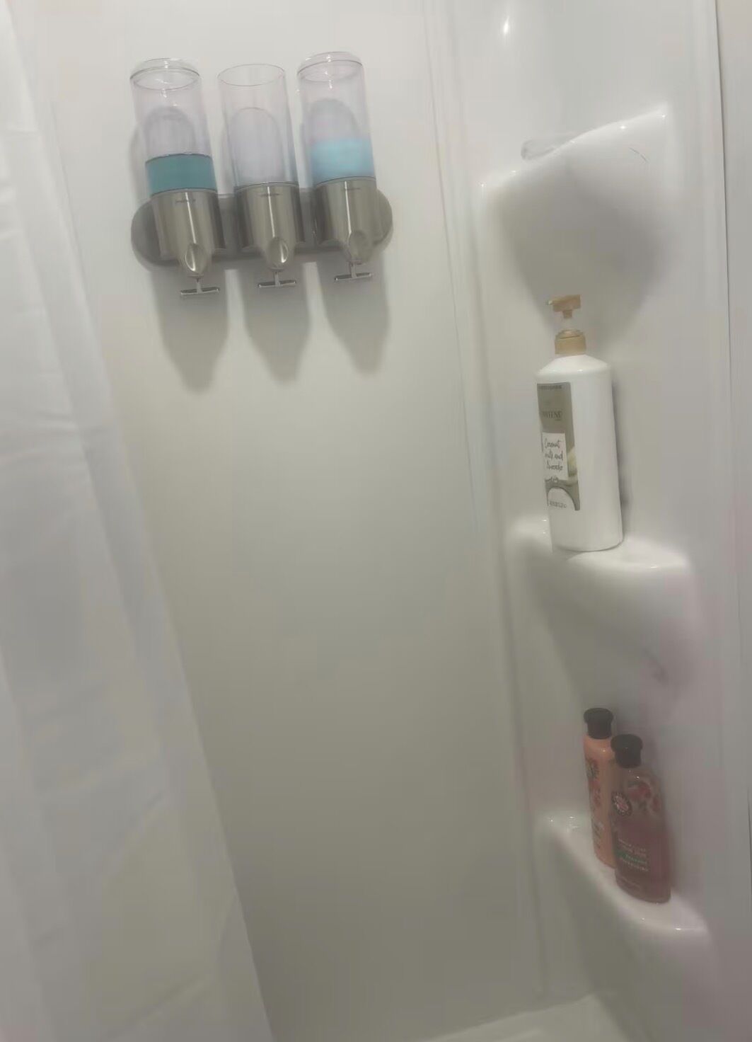 Haartrockner, Handtücher, Seife, Toilettenpapier
