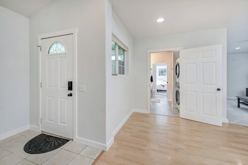 Delightful 2-bedroom apartment in South Sandpoint perfect for your getaway.