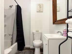 Hårtørrer, håndklæder, Sæbe, Toiletpapir