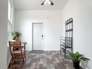 Interior - Two bedroom apartment close to Zoo, Down Town. (Omaha)